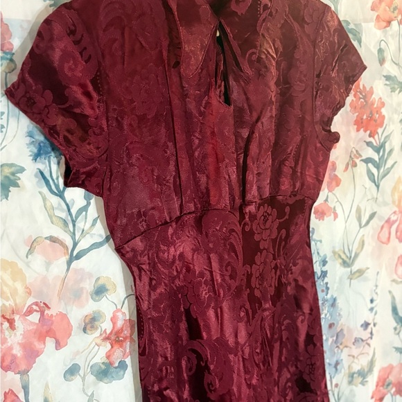 Vintage Elegant Burgundy Lace Dress - Picture 5 of 10